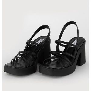 NWB Steve Madden Kalani black leather strap sandals. Size 10.